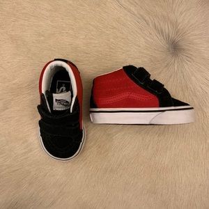 VGUC Boys Vans Size 4.0 (box not included)